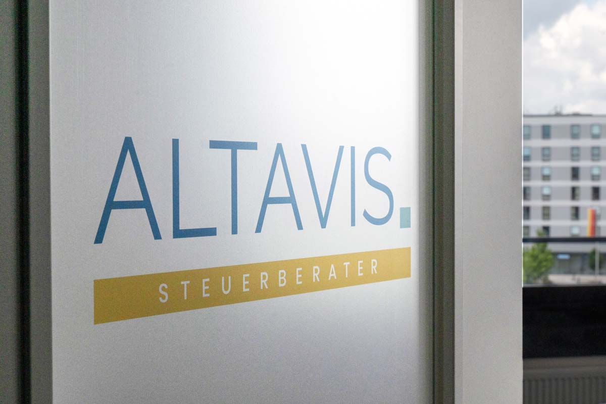 ALTAVIS – Persönliche Beratung im Rahmen gestaltender Steuerberatung Eine Tür in der Kanzlei ALTAVIS für gestaltende Steuerberatung