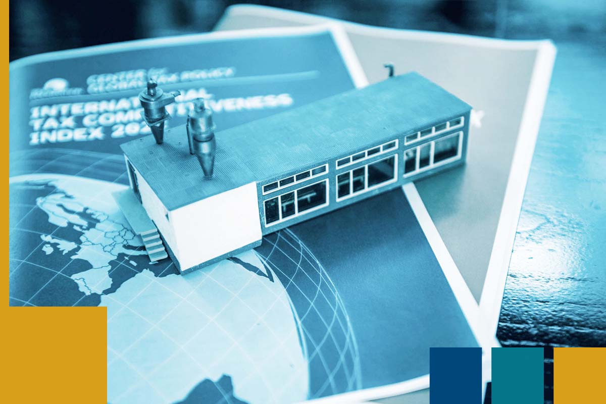 M&A-Beratung für mittelständische Unternehmen – Analyse und Strategie Modell eines mittelständischen Unternehmens auf Geschäftsbericht – Symbol für M&A im Mittelstand