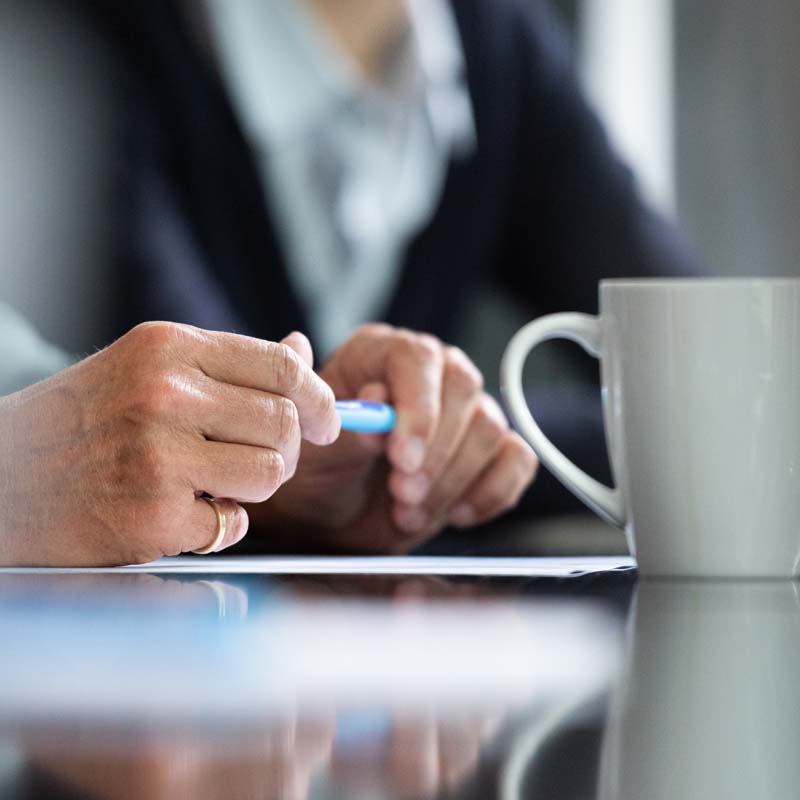 Hohe Konzentration und Motivation machen unsere Arbeitsweise aus Persönliche Steuerberatung beginnt mit Zuhören – Besprechung bei ALTAVIS